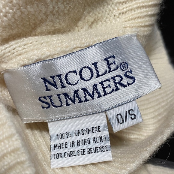 Nicole Summers Vintage cashmere Cream Knit Beanie and Gloves Set - Picture 2 of 12